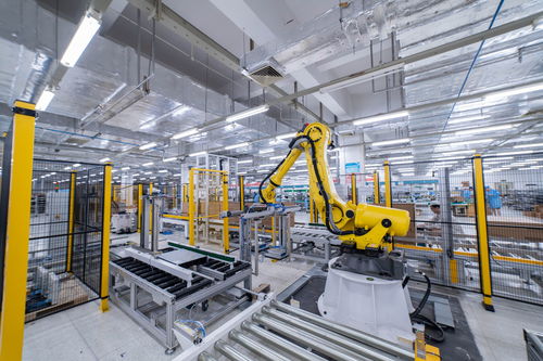 營(yíng)收微增為何利潤(rùn)大漲24%？答案藏在烽火通信智能產(chǎn)線里的中介服務(wù)